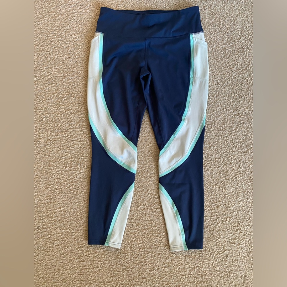 Womens Avia workout capris M 8/10
